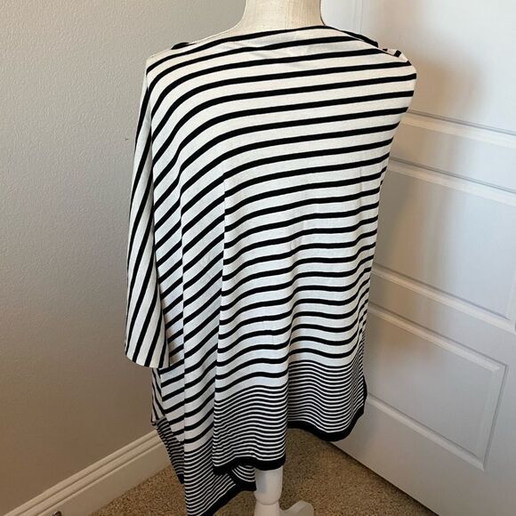 J. Jill Asymmetrical Navy & White Poncho - Picture 2 of 4